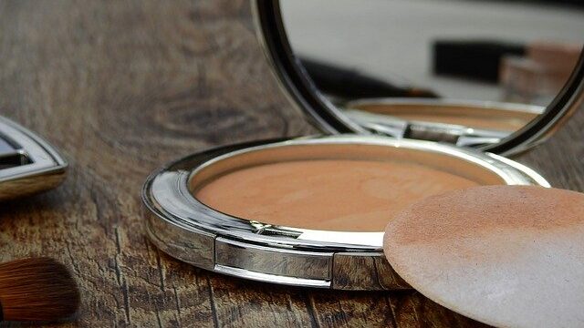 ALL NATURAL ANTI AGING MAKEUP MADE SIMPLE